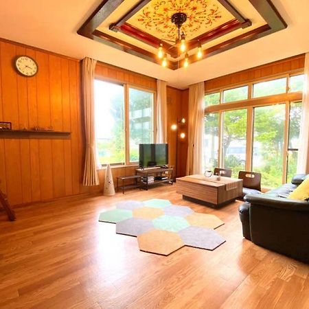 Вілла Manyi'S Onsen House 天然温泉マンイの湯 Shiraoi Екстер'єр фото