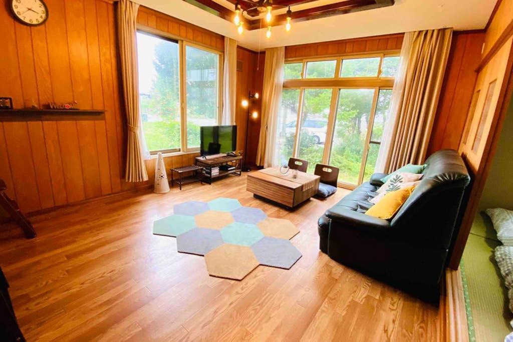 Вілла Manyi'S Onsen House 天然温泉マンイの湯 Shiraoi Екстер'єр фото