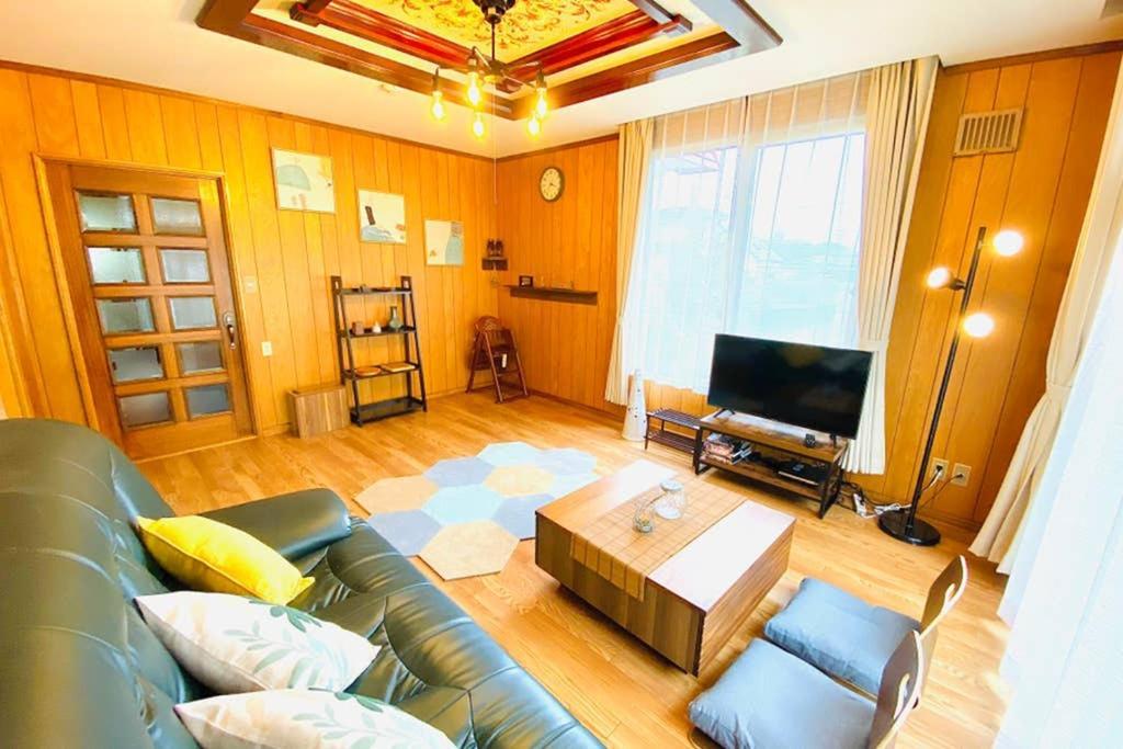 Вілла Manyi'S Onsen House 天然温泉マンイの湯 Shiraoi Екстер'єр фото