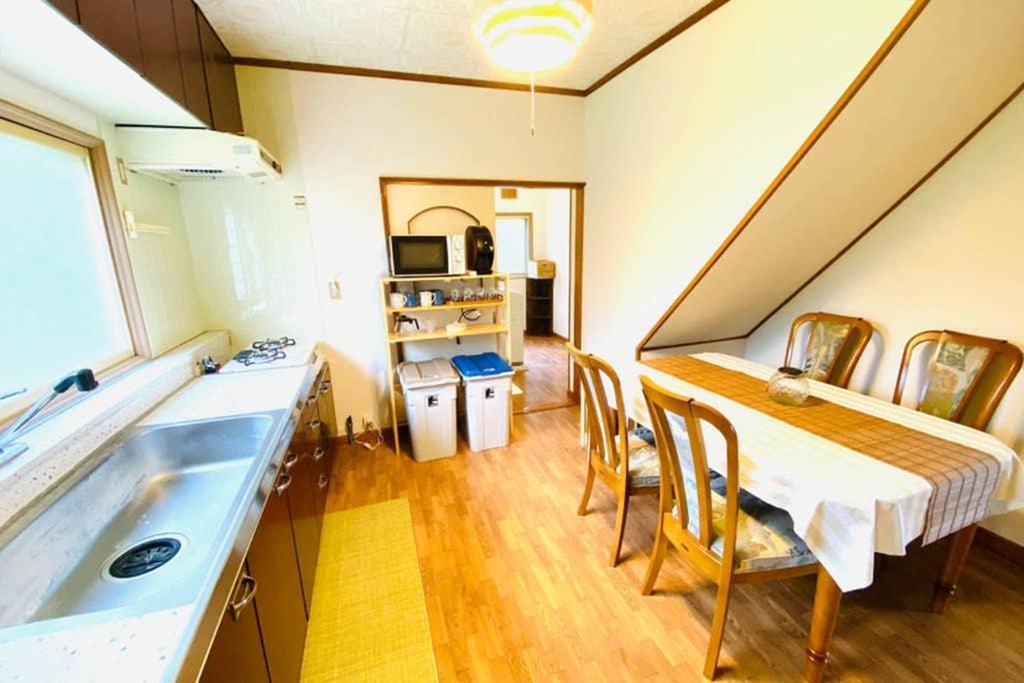 Вілла Manyi'S Onsen House 天然温泉マンイの湯 Shiraoi Екстер'єр фото