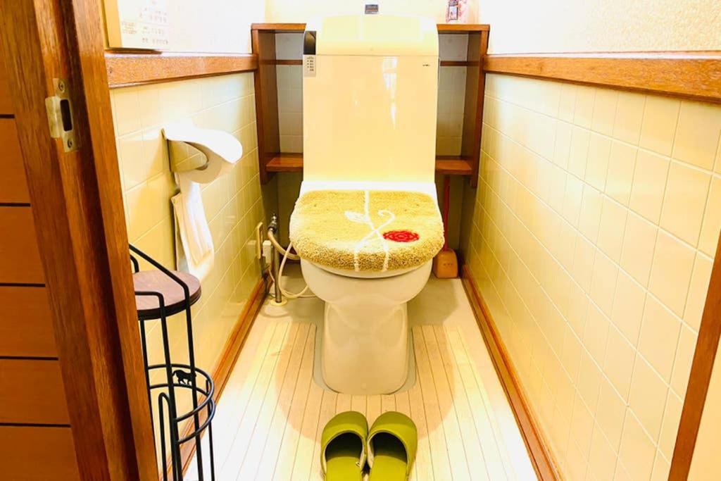 Вілла Manyi'S Onsen House 天然温泉マンイの湯 Shiraoi Екстер'єр фото